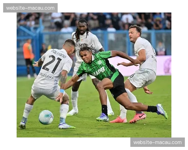 萨索洛中场失控导致攻防脱节 无法组织有效向前推进 萨索洛中场失控导致攻防脱节 无法组织有效向前推进